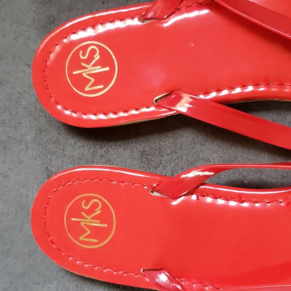 Red Sandals with Decorative Bow and Flat Sole Size 10 - Picture 4 of 6